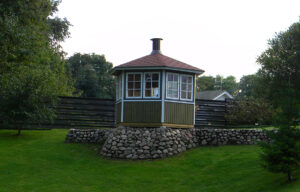 Hexagonal summer house