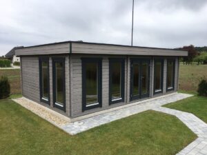 Caseta grande de madera