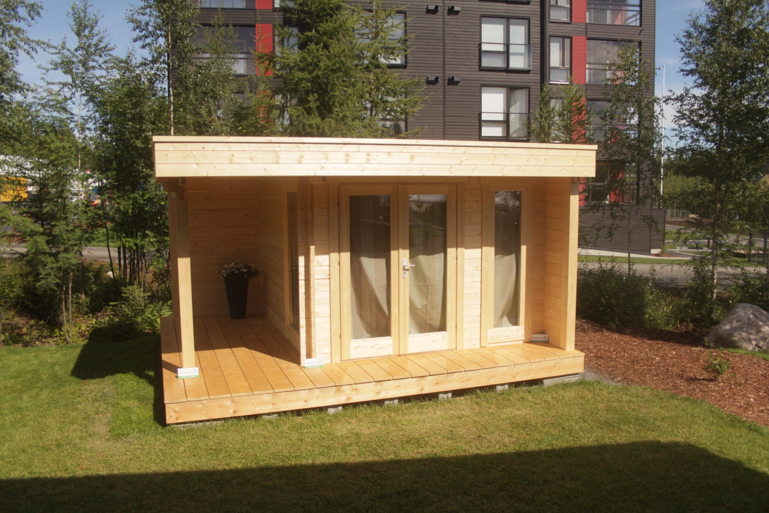 Caseta de madera Mini Hansa Lounge 9m2 / 4,5x4m / 44mm