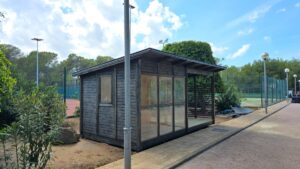 Caseta-de-jardin-Elias-montada-y-pintada-en-Ibiza