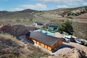 cabaña de madera de 100 m² con tres dormitorios construida en Sevilla