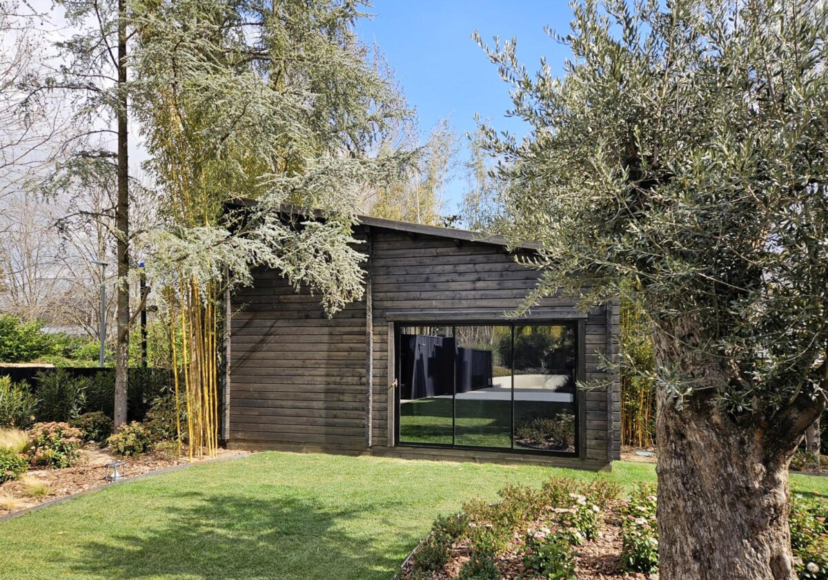 Caseta de jardín con simulador de golf en La Moraleja Madrid