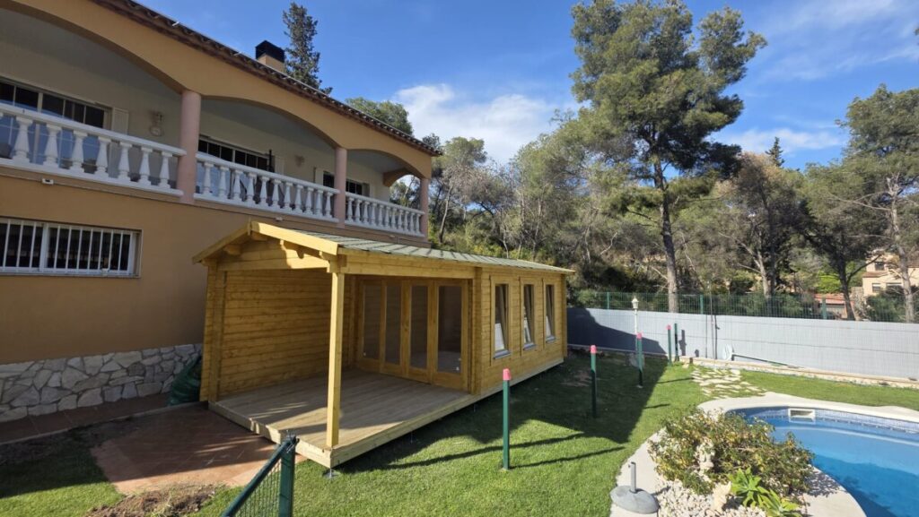 Caseta de Jardin de madera Eva E con Porche en Barcelona