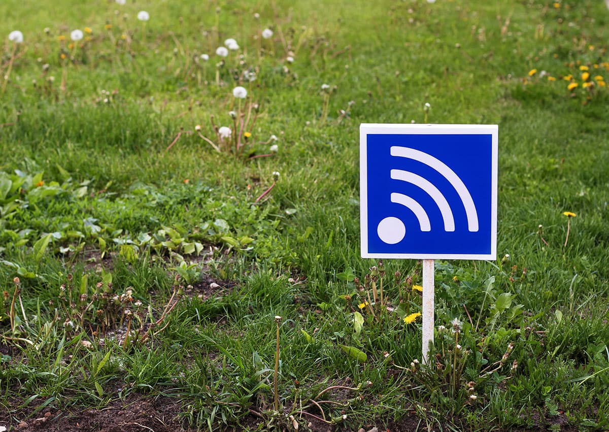 rss sign on a green lawn