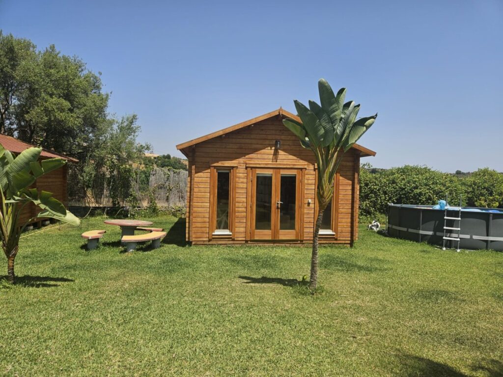 Tres Cabañas de Madera Construidas en Estepona
