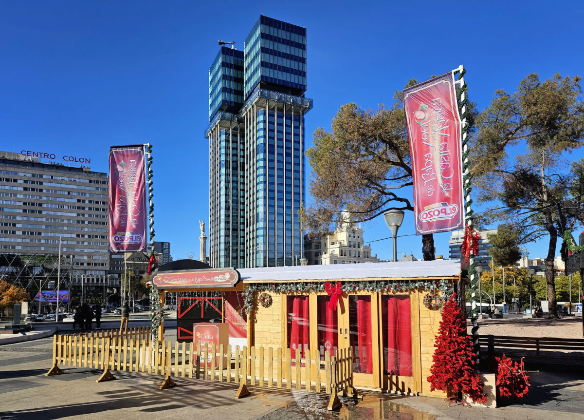 Caseta de madera personalizada para el Mercadillo Navideño de la Plaza de Colón Madrid