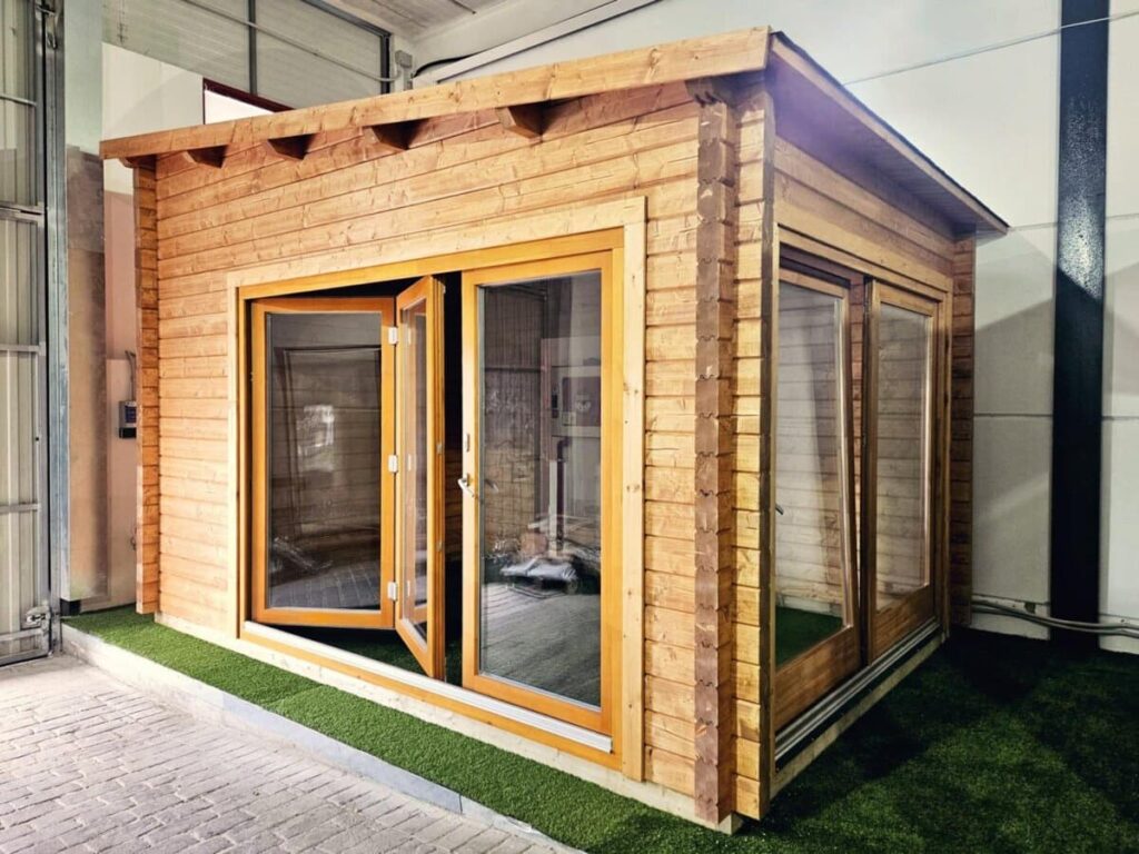 Nueva y lujosa caseta de jardín en nuestro showroom en Costa del Sol