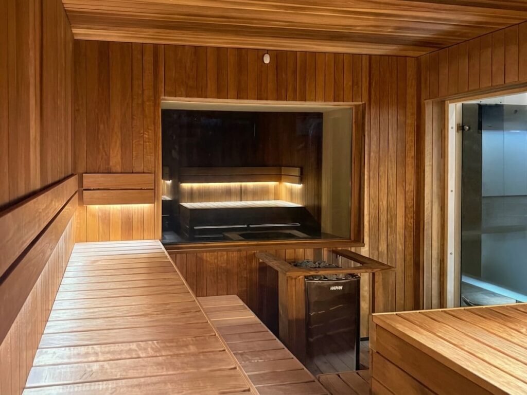 interior-de-sauna-finlandesa-thermowood-con-calentador-de-sauna