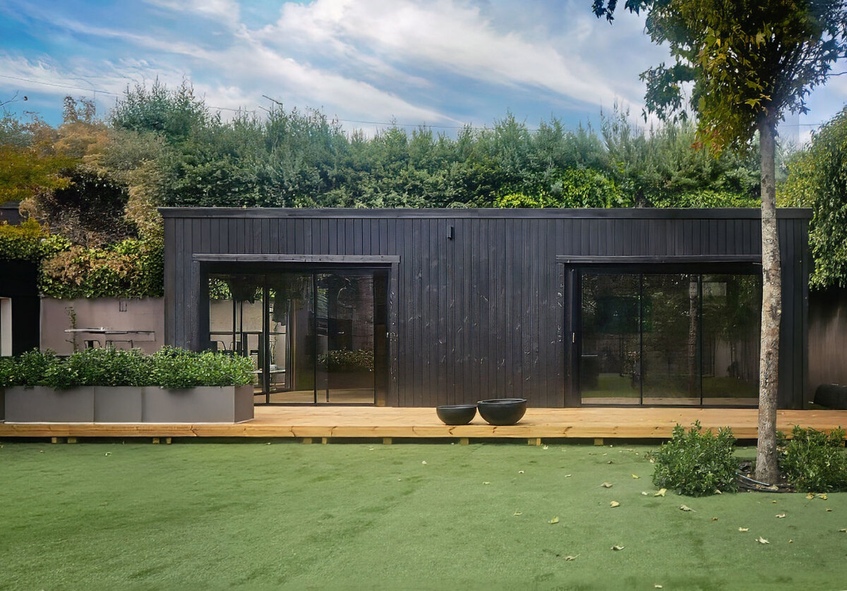 Caseta de Jardín con aislamiento completo, gimnasio en el jardín y gran terraza de madera termotratada en Madrid