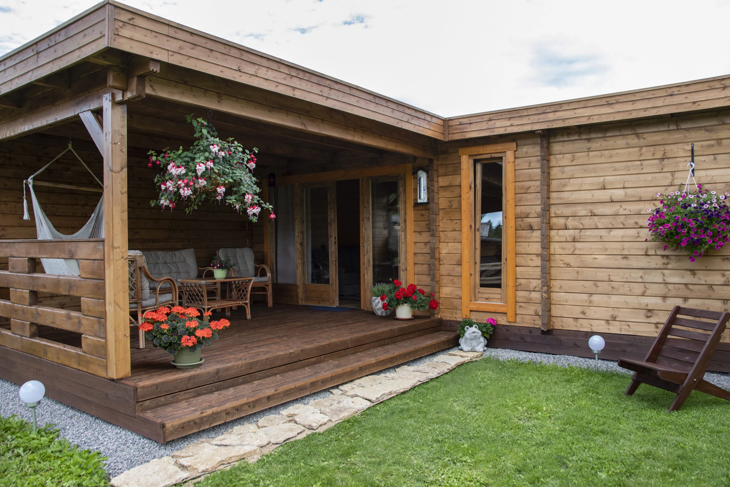 Sauna de exterior con porche